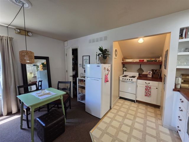 963 W Ann Arbor Trail Unit: 18b, Plymouth, MI 48170