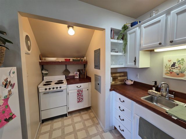 963 W Ann Arbor Trail Unit: 18b, Plymouth, MI 48170