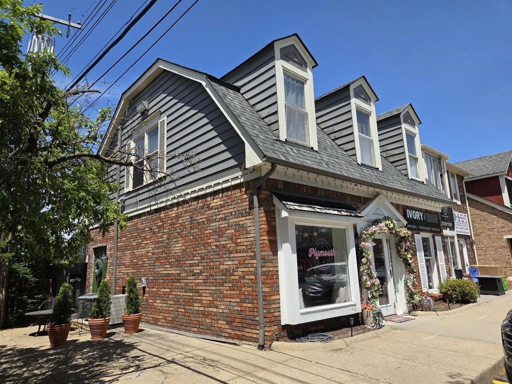 963 W Ann Arbor Trail Unit: 18b, Plymouth, MI 48170
