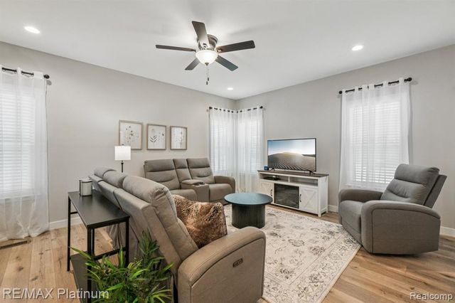 5261 Autumn Kirsten Drive, Fowlerville, MI 48836