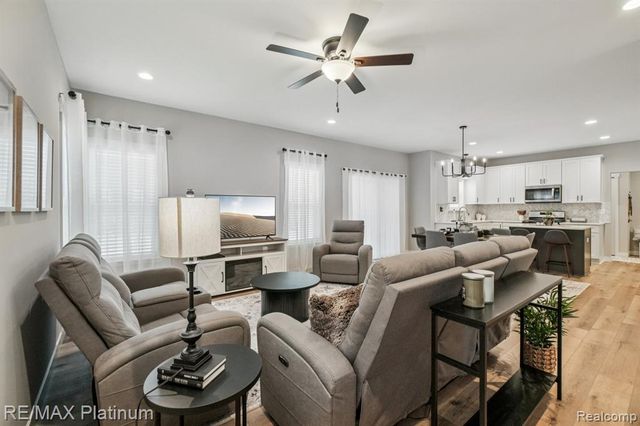 5261 Autumn Kirsten Drive, Fowlerville, MI 48836