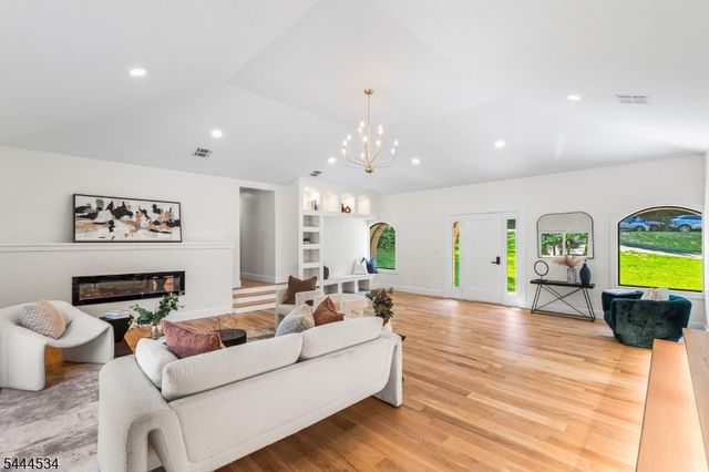 107 Scudders Rd, Sparta Twp., NJ 07871