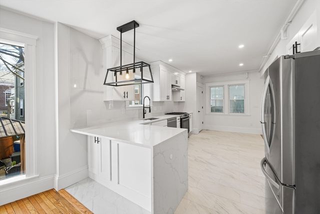 10 Beech St 2, Cambridge, MA 02140