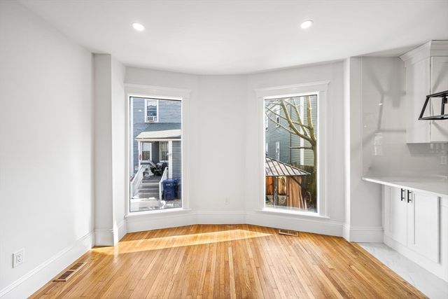 10 Beech St 2, Cambridge, MA 02140
