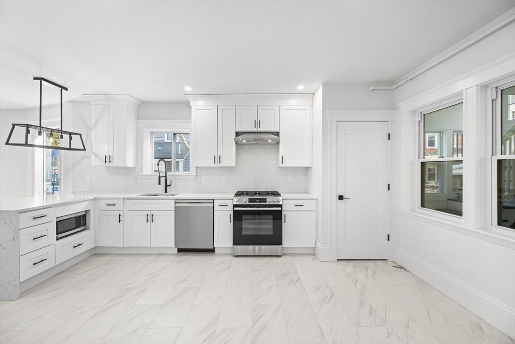 10 Beech St 2, Cambridge, MA 02140