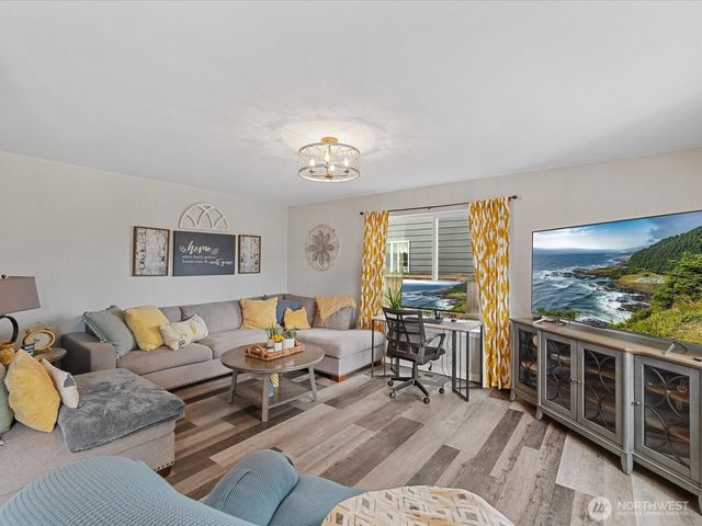 1131 Homestead Drive, Burlington, WA 98233