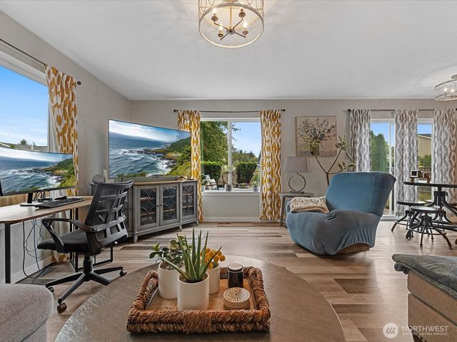 1131 Homestead Drive, Burlington, WA 98233