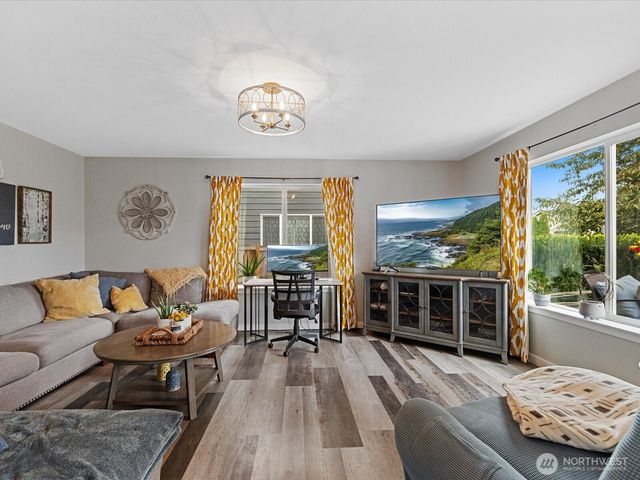 1131 Homestead Drive, Burlington, WA 98233