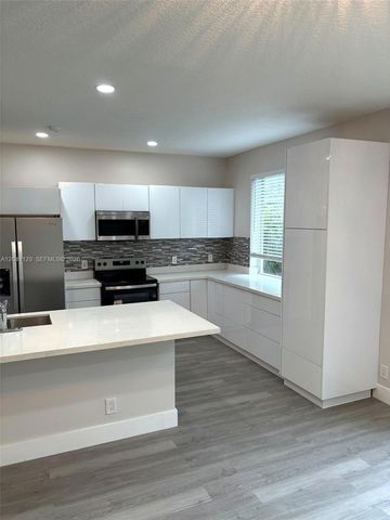 1528 Salerno Circle 1528, Weston, FL 33327