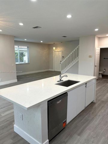 1528 Salerno Circle 1528, Weston, FL 33327