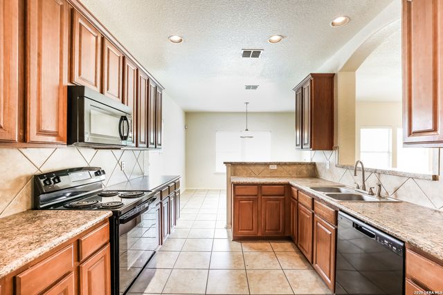 6802 Foster Fields, Converse, TX 78109