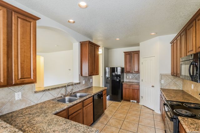 6802 Foster Fields, Converse, TX 78109