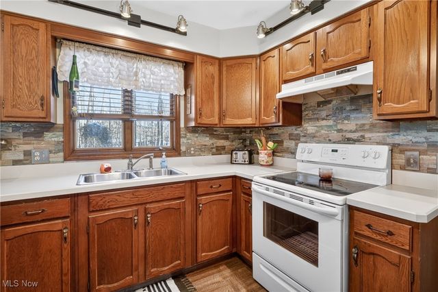 840 Carriage Hill Drive, Salem, OH 44460