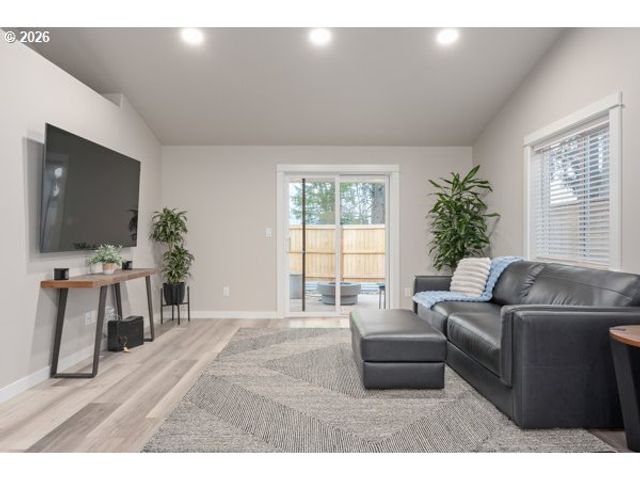 5024 CEDAR VIEW Dr, Springfield, OR 97478