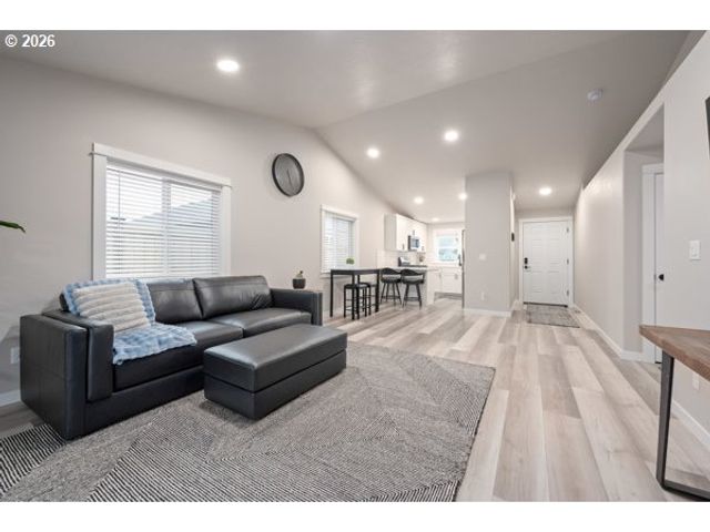 5024 CEDAR VIEW Dr, Springfield, OR 97478