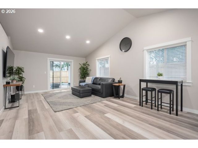 5024 CEDAR VIEW Dr, Springfield, OR 97478