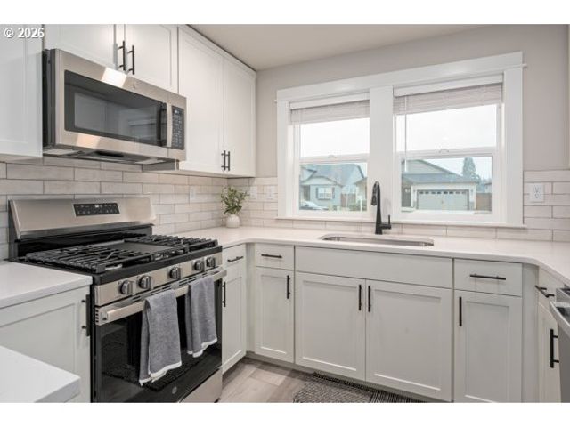 5024 CEDAR VIEW Dr, Springfield, OR 97478