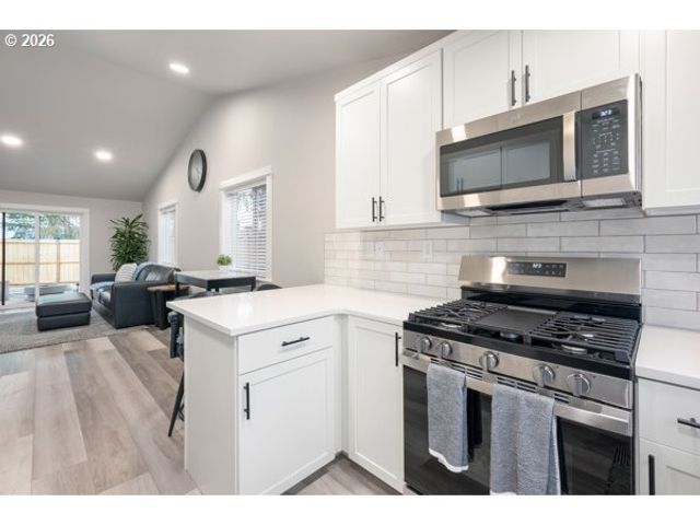 5024 CEDAR VIEW Dr, Springfield, OR 97478