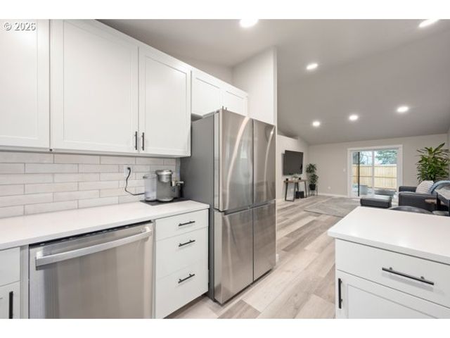 5024 CEDAR VIEW Dr, Springfield, OR 97478