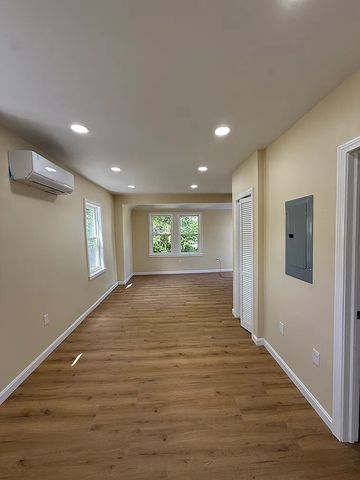 1 Pond Place 1, Franklin, MA 02038