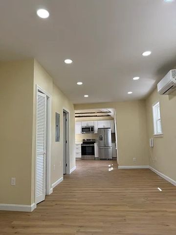 1 Pond Place 1, Franklin, MA 02038
