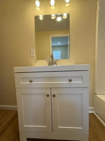 1 Pond Place 1, Franklin, MA 02038