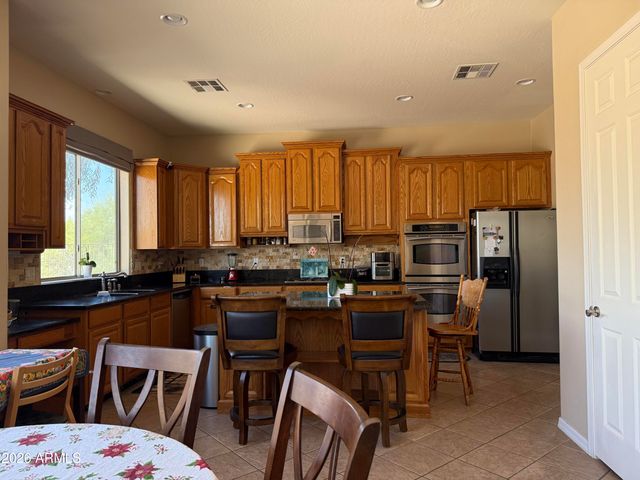 18086 W LAS CRUCES Drive, Goodyear, AZ 85338