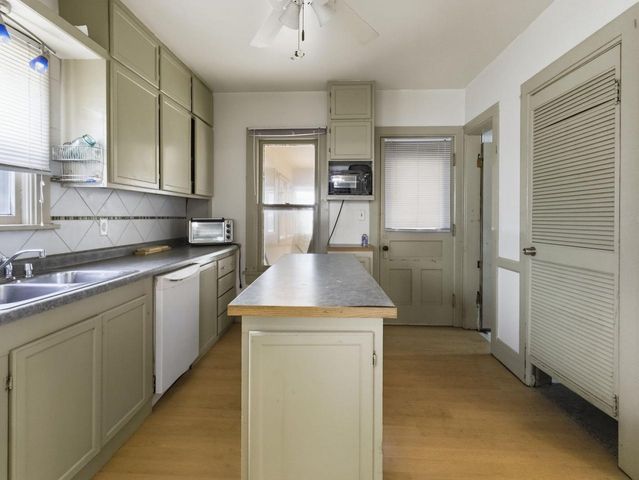 1813 N Wisconsin STREET, Racine, WI 53402