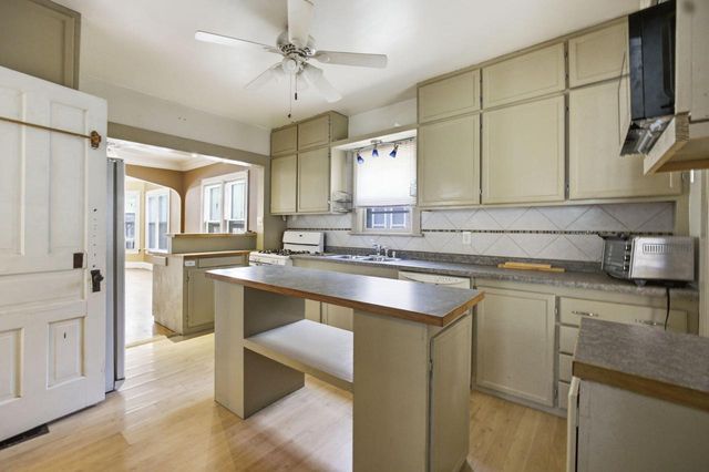 1813 N Wisconsin STREET, Racine, WI 53402