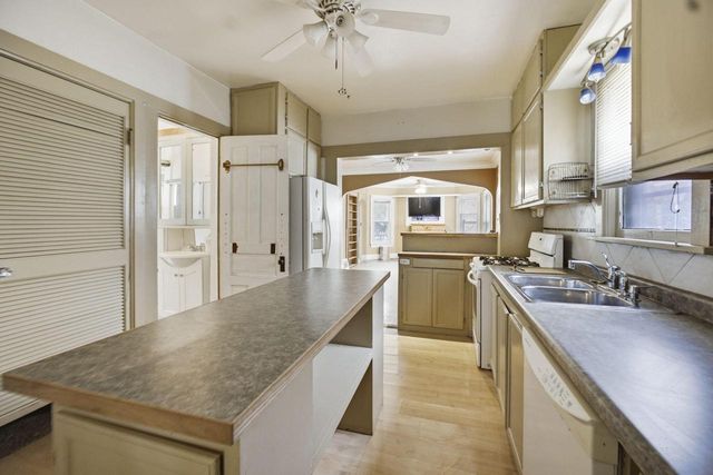 1813 N Wisconsin STREET, Racine, WI 53402