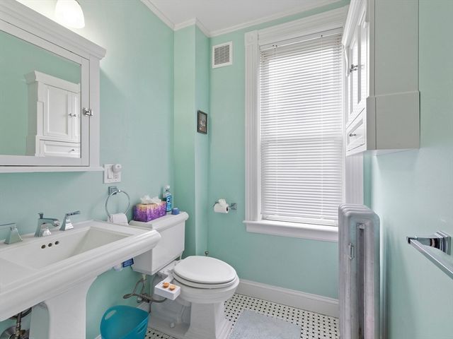 61 Central St, Somerville, MA 02143