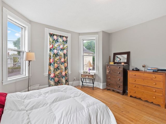 61 Central St, Somerville, MA 02143