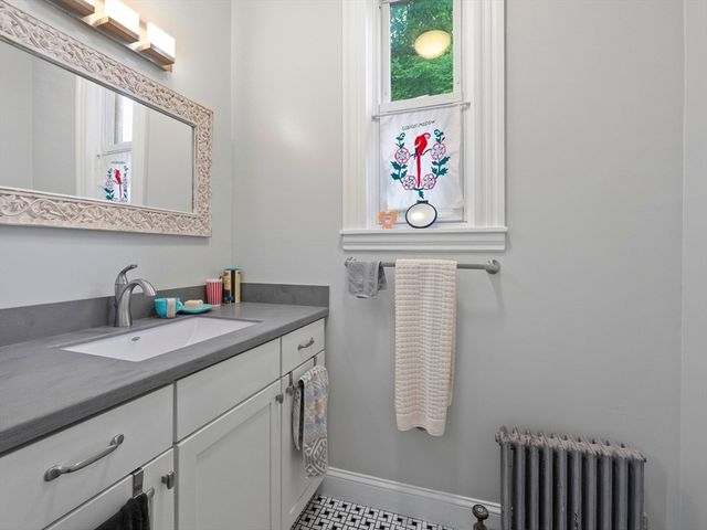 61 Central St, Somerville, MA 02143