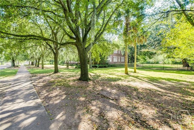 1835 Skidaway Road 204, Savannah, GA 31404