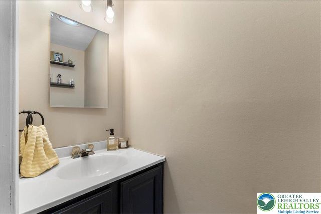 2233 Fox Run, Wilson Boro, PA 18042