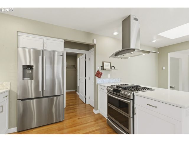 2219 WASHINGTON Way, Longview, WA 98632