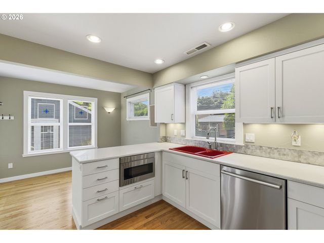 2219 WASHINGTON Way, Longview, WA 98632