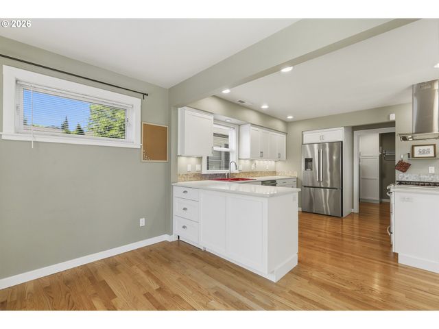2219 WASHINGTON Way, Longview, WA 98632