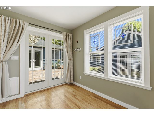 2219 WASHINGTON Way, Longview, WA 98632
