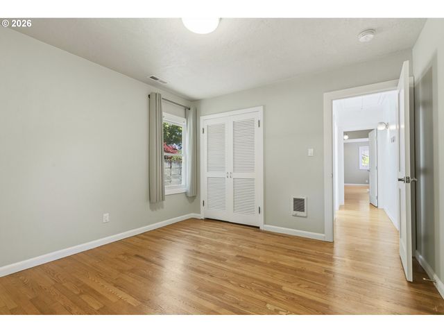 2219 WASHINGTON Way, Longview, WA 98632