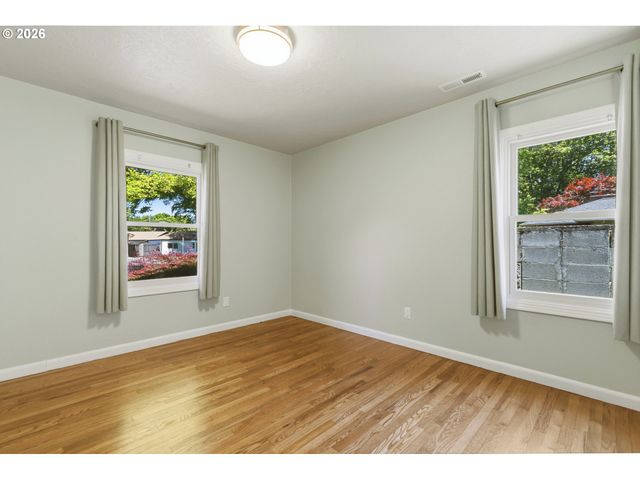 2219 WASHINGTON Way, Longview, WA 98632