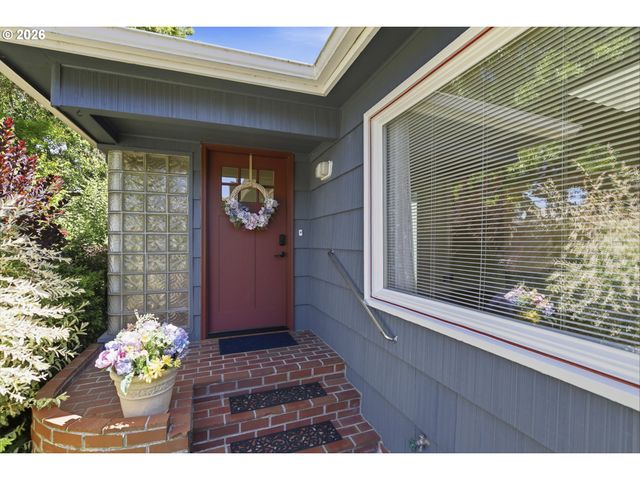 2219 WASHINGTON Way, Longview, WA 98632