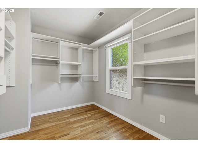 2219 WASHINGTON Way, Longview, WA 98632