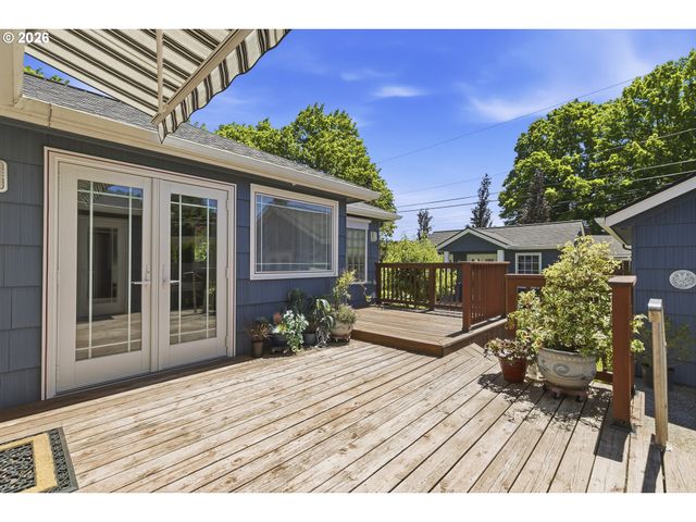 2219 WASHINGTON Way, Longview, WA 98632