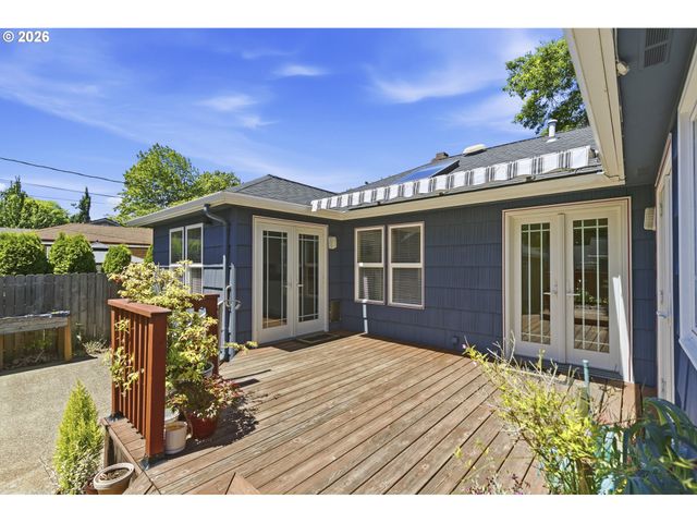 2219 WASHINGTON Way, Longview, WA 98632