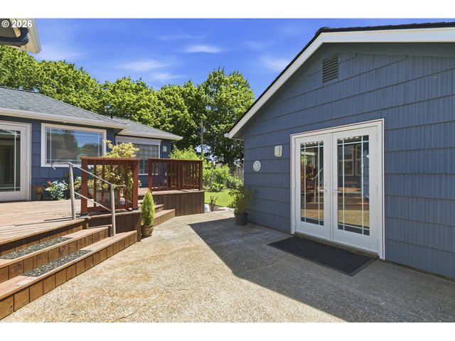 2219 WASHINGTON Way, Longview, WA 98632