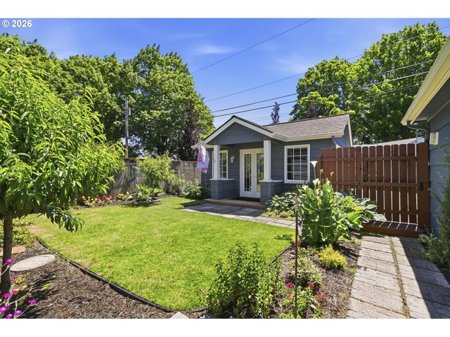 2219 WASHINGTON Way, Longview, WA 98632