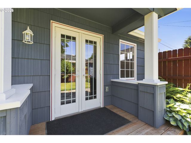 2219 WASHINGTON Way, Longview, WA 98632