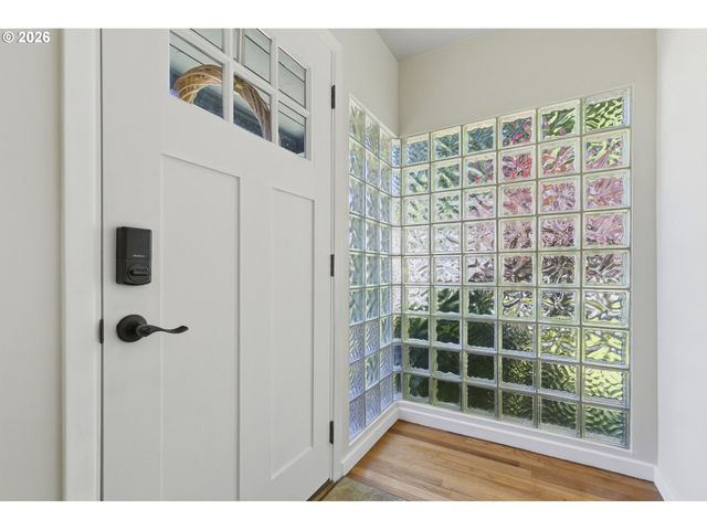 2219 WASHINGTON Way, Longview, WA 98632