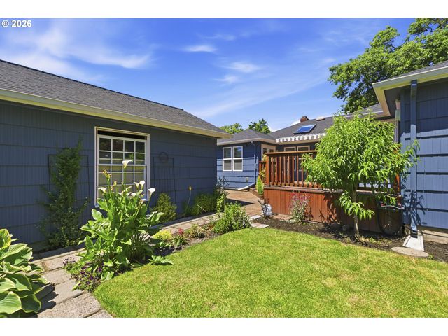 2219 WASHINGTON Way, Longview, WA 98632